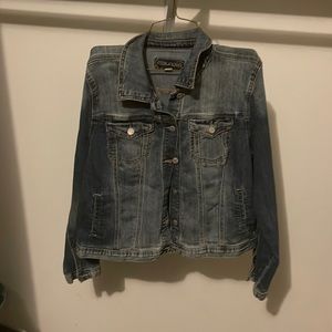 Maurice’s jean jacket size 1